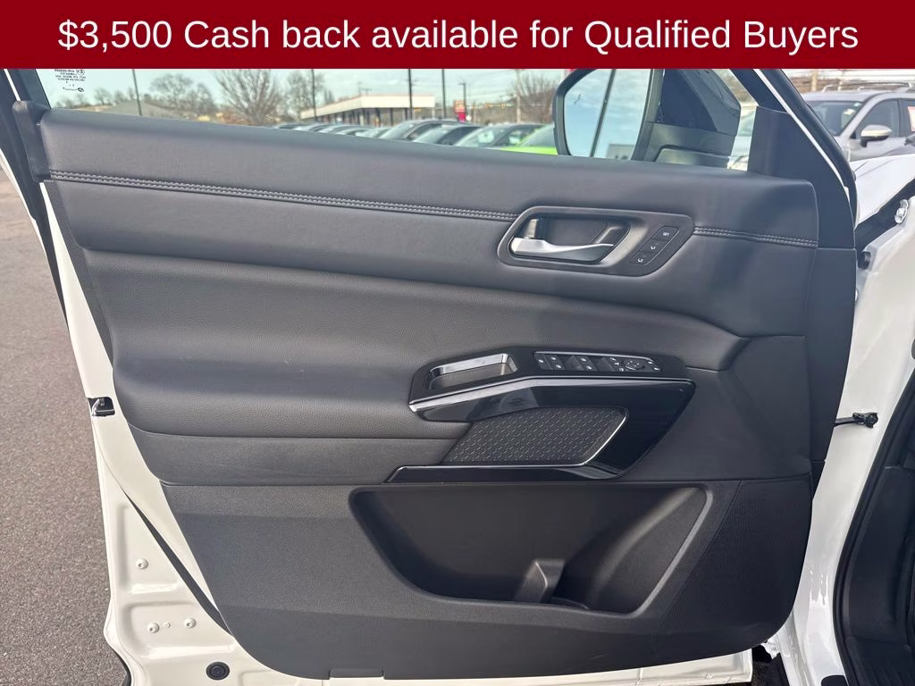 2026 Everest White Pearl Tricoat Nissan Pathfinder Platinum 4X4 SUV