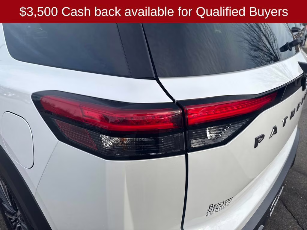2026 Everest White Pearl Tricoat Nissan Pathfinder Platinum 4X4 SUV