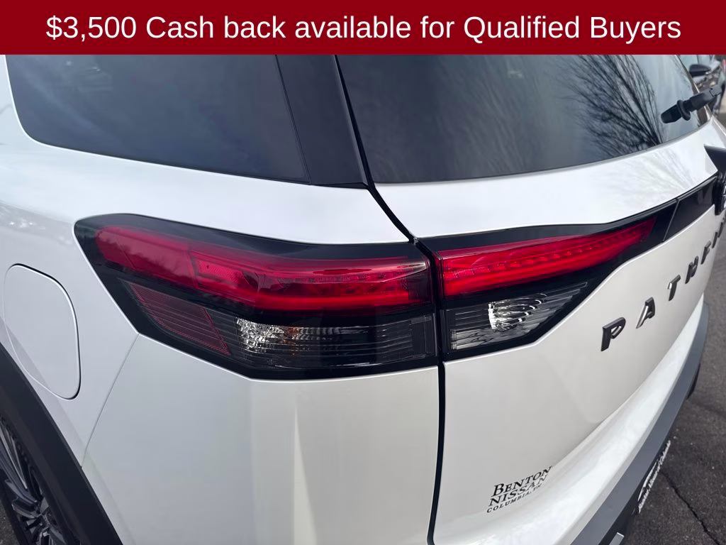 2026 Everest White Pearl Tricoat Nissan Pathfinder Platinum 4X4 SUV