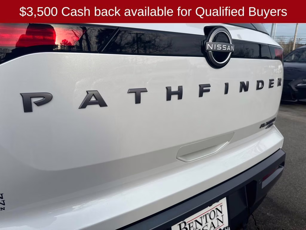 2026 Everest White Pearl Tricoat Nissan Pathfinder Platinum 4X4 SUV