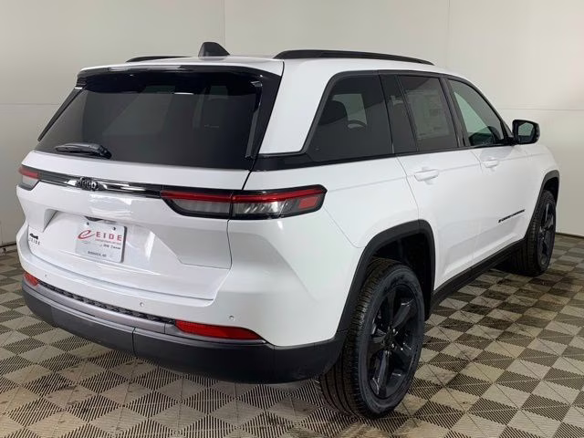 2026 Bright White Clearcoat Jeep Grand Cherokee Limited 4X4 SUV