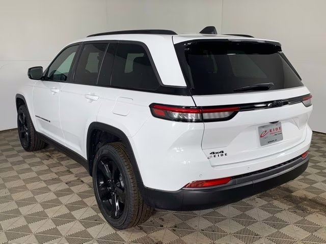 2026 Bright White Clearcoat Jeep Grand Cherokee Limited 4X4 SUV