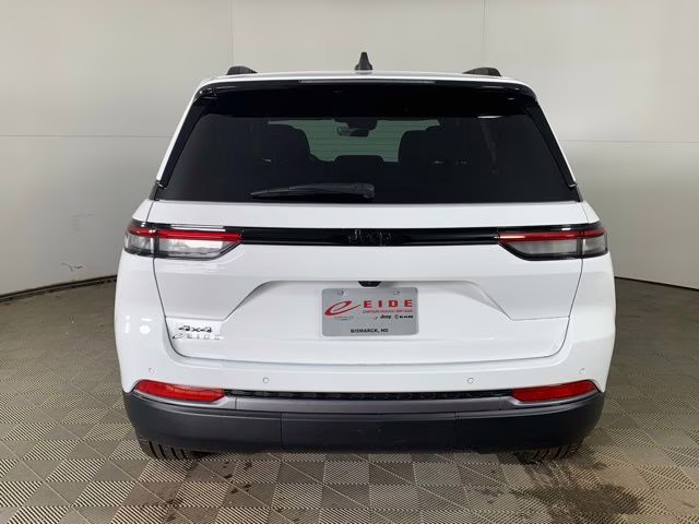 2026 Bright White Clearcoat Jeep Grand Cherokee Limited 4X4 SUV