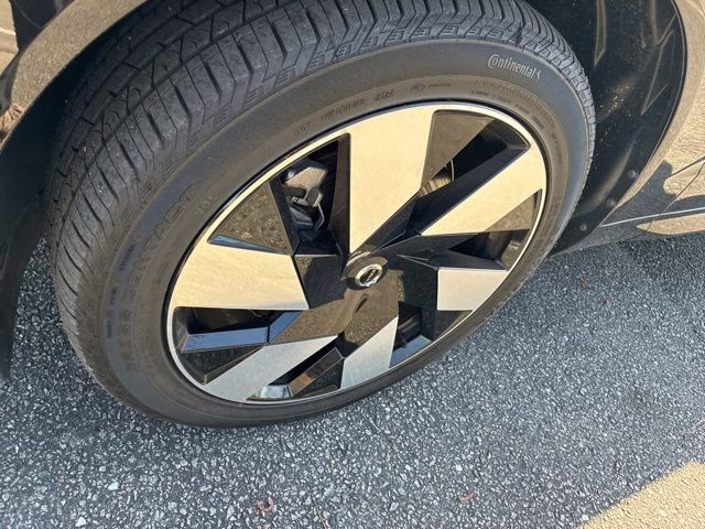 2025 Onyx Black Volvo XC60 Plug-In Hybrid T8 Plus AWD SUV