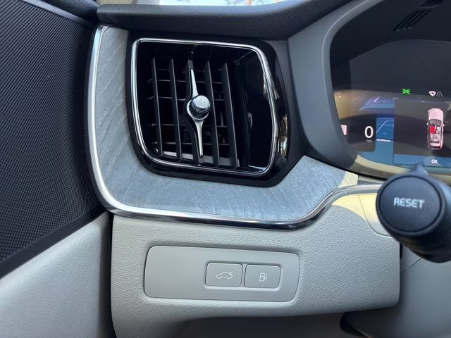 2025 Onyx Black Volvo XC60 Plug-In Hybrid T8 Plus AWD SUV