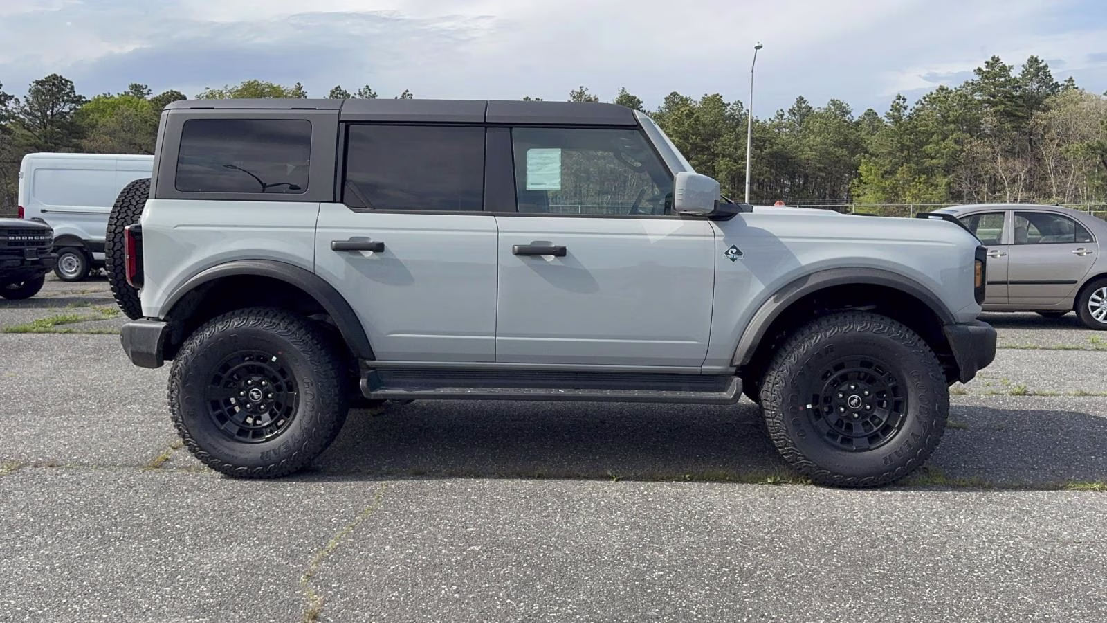 2026 Avalanche Gray Ford Bronco Outer Banks 4 Door 4x4 4X4 SUV
