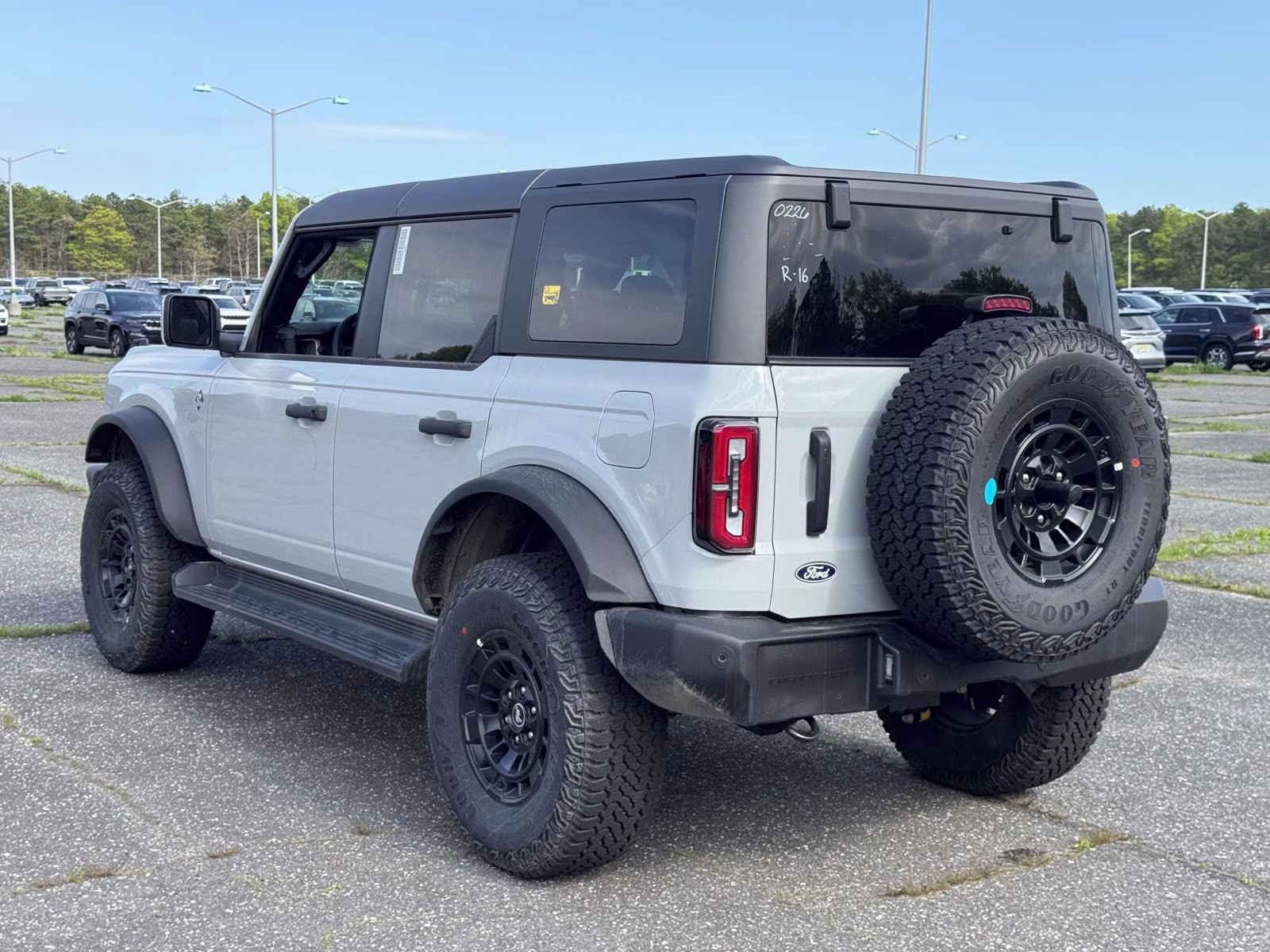 2026 Avalanche Gray Ford Bronco Outer Banks 4 Door 4x4 4X4 SUV