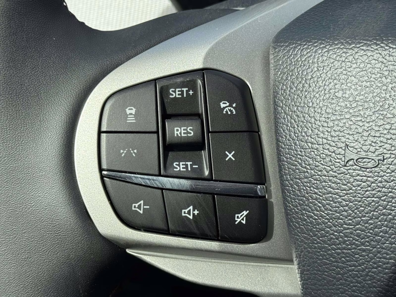 2026 Agate Black Metallic Ford Explorer Active w/200A Pkg 4WD 4X4 SUV