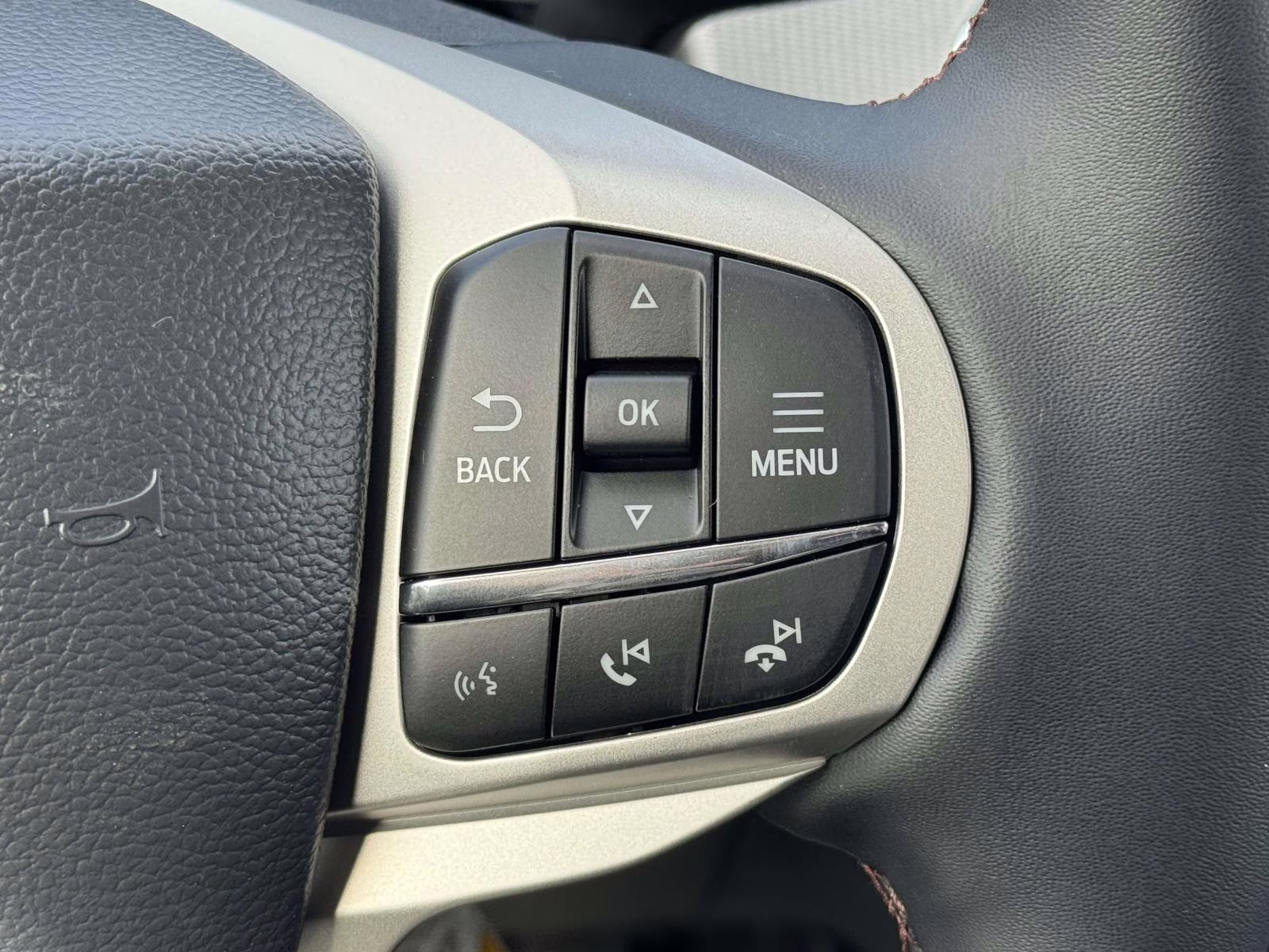 2026 Agate Black Metallic Ford Explorer Active w/200A Pkg 4WD 4X4 SUV