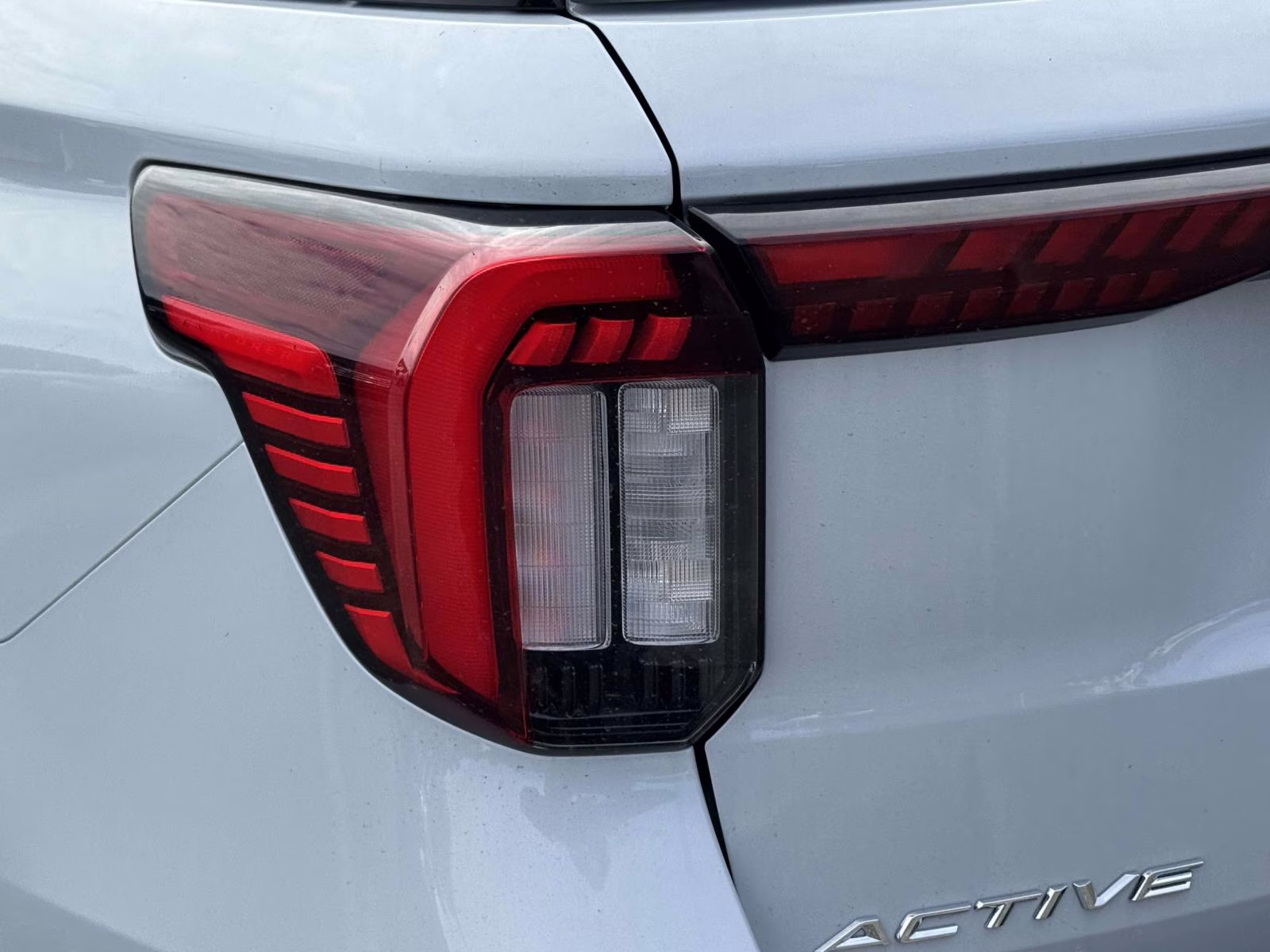 2026 Space White Metallic Ford Explorer Active w/100A Pkg 4WD 4X4 SUV