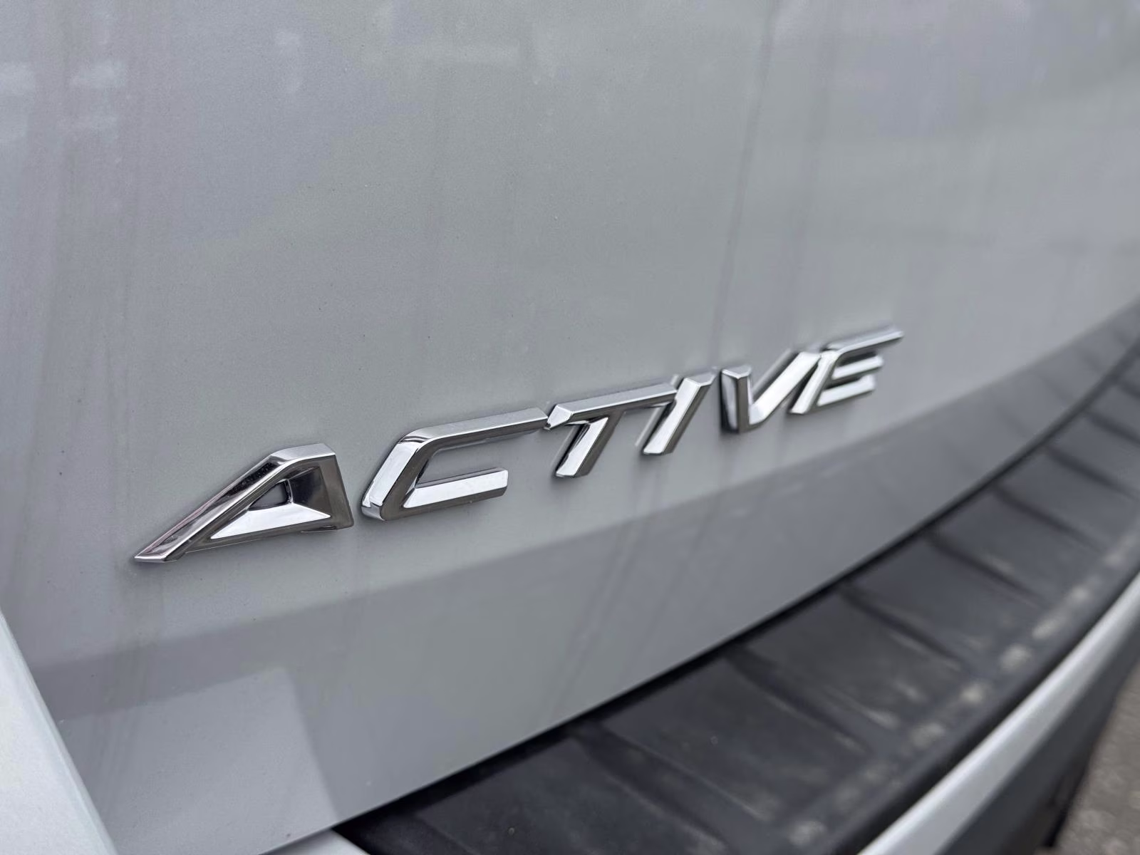 2026 Space White Metallic Ford Explorer Active w/100A Pkg 4WD 4X4 SUV