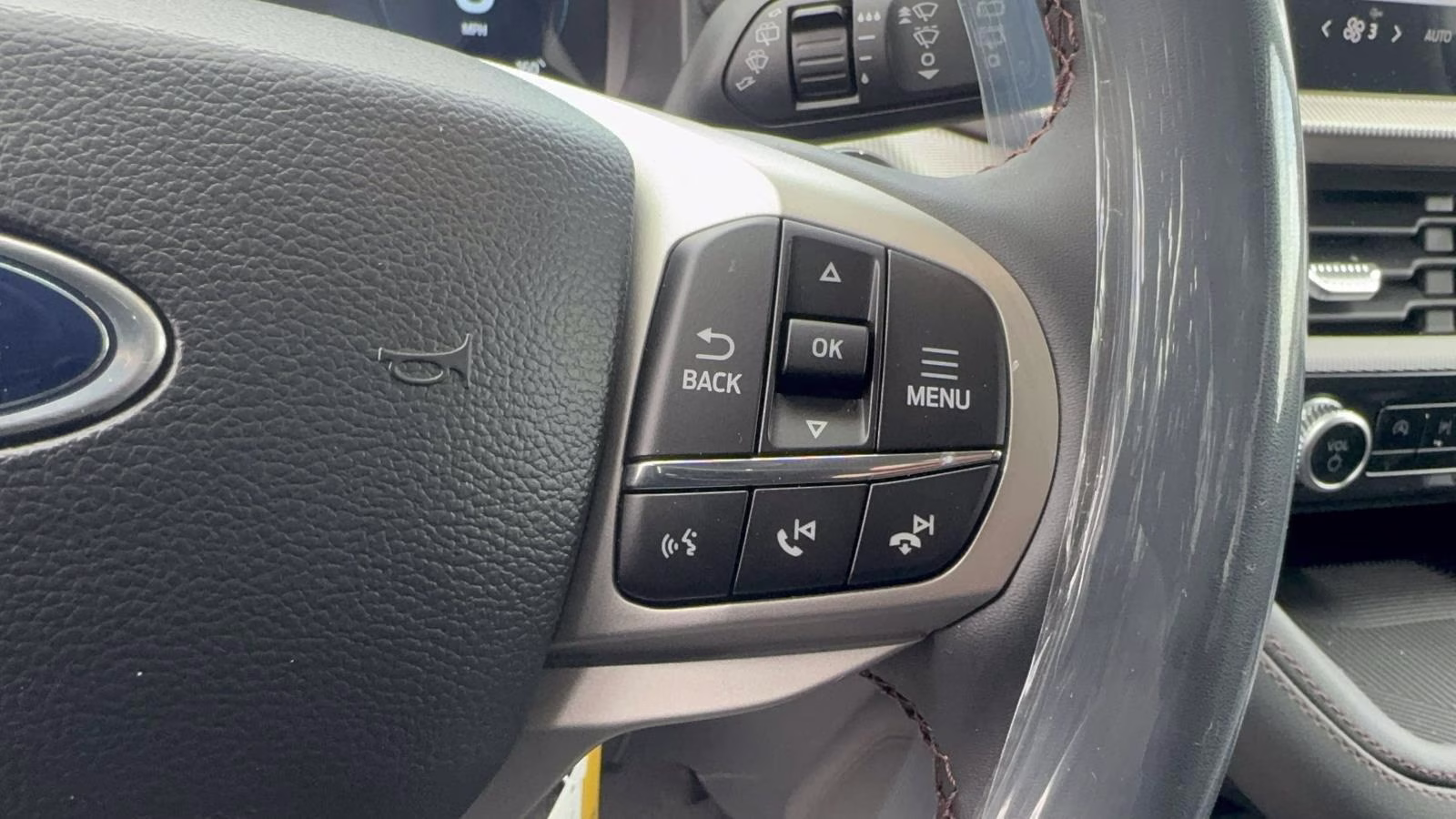 2026 Space White Metallic Ford Explorer Active w/100A Pkg 4WD 4X4 SUV