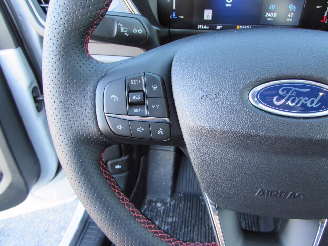 2026 Star White Metallic Tri-Coat Ford Escape ST-Line Select AWD SUV