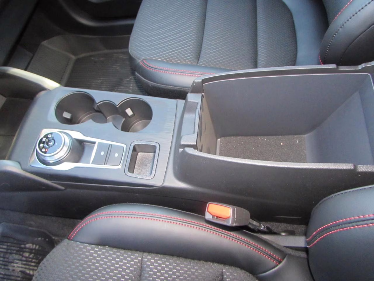 2026 Star White Metallic Tri-Coat Ford Escape ST-Line Select AWD SUV