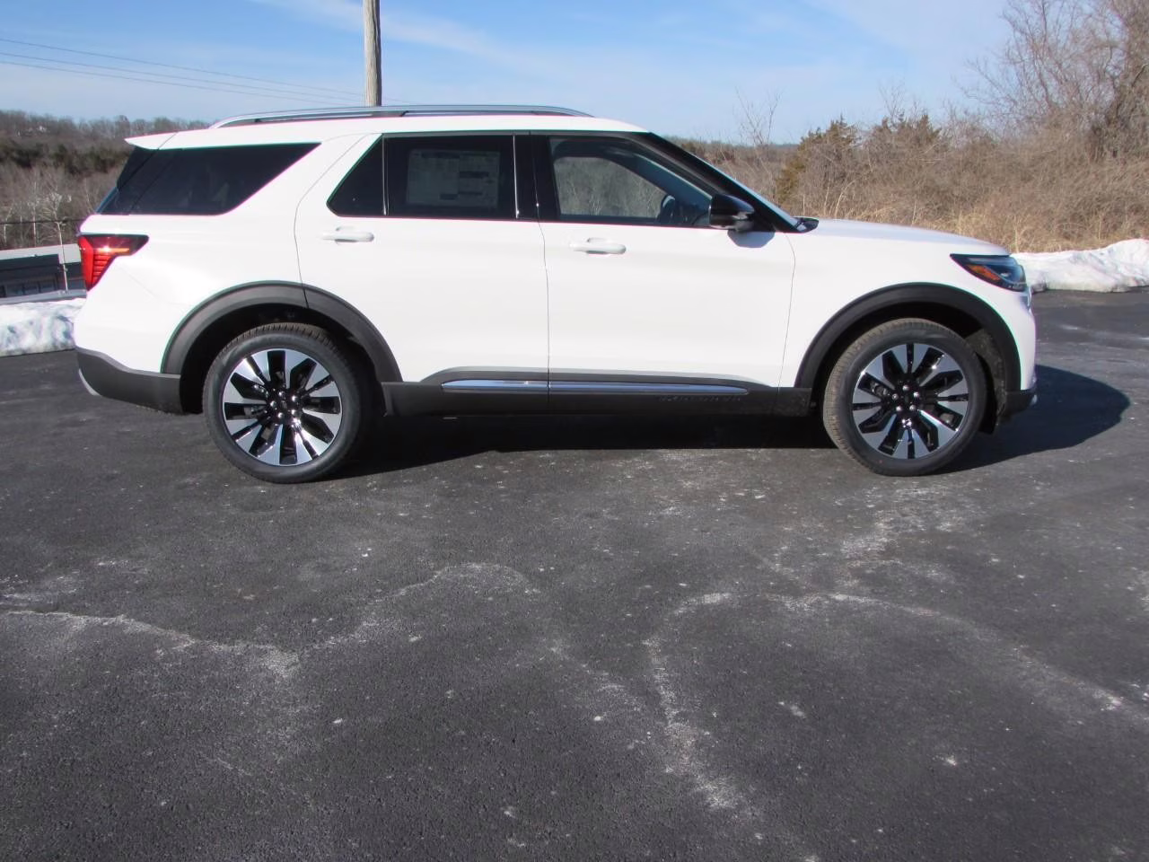 2026 Space White Metallic Ford Explorer Platinum 4X4 SUV