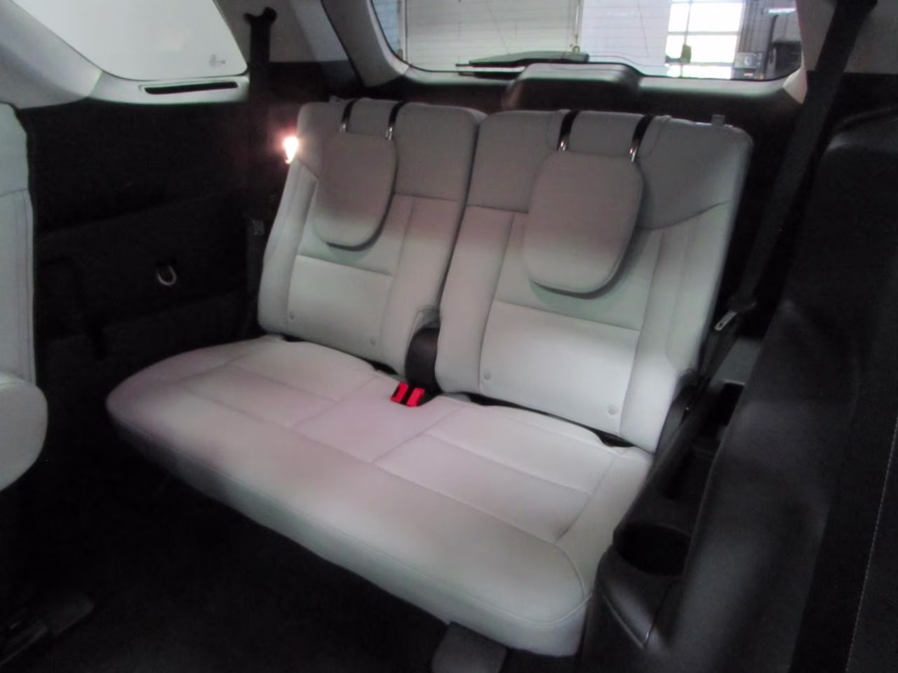 2026 Space White Metallic Ford Explorer Platinum 4X4 SUV