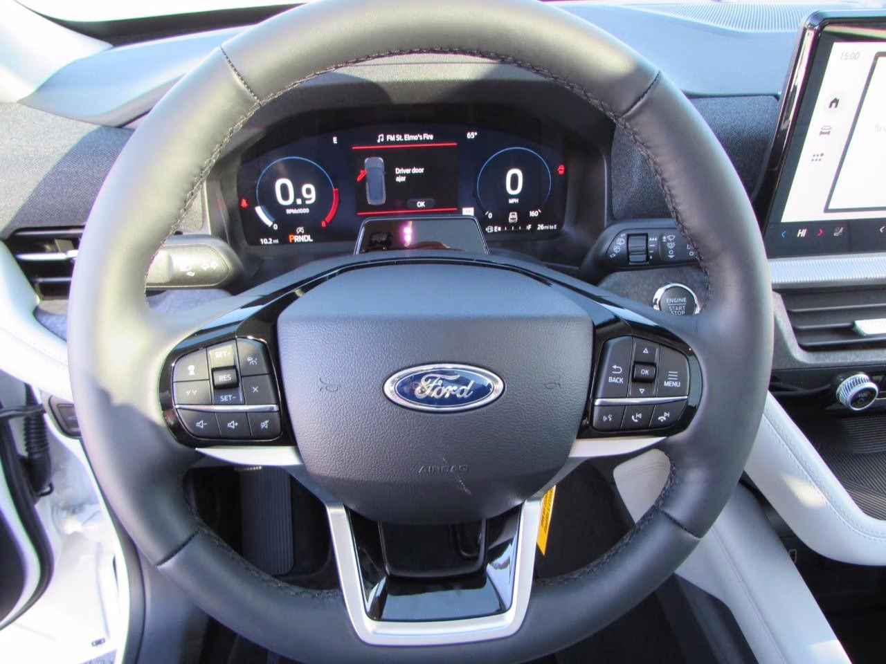 2026 Space White Metallic Ford Explorer Platinum 4X4 SUV