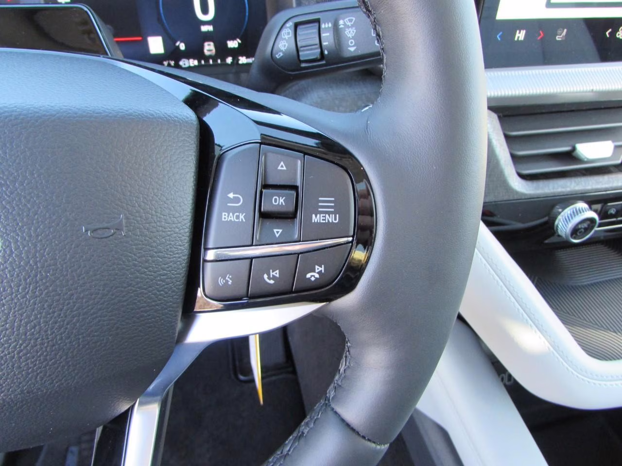 2026 Space White Metallic Ford Explorer Platinum 4X4 SUV