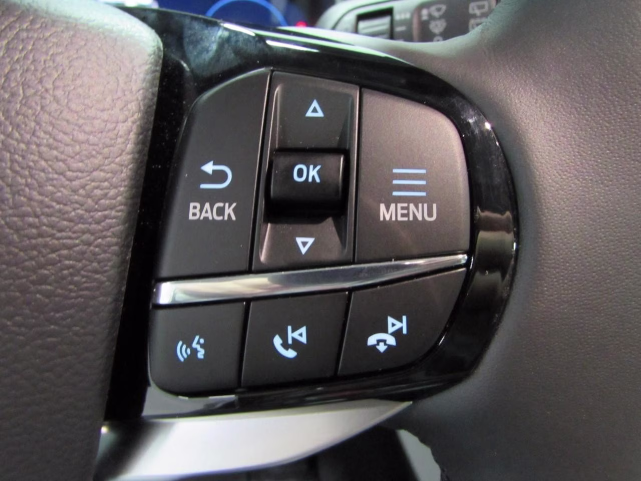 2026 Space White Metallic Ford Explorer Platinum 4X4 SUV