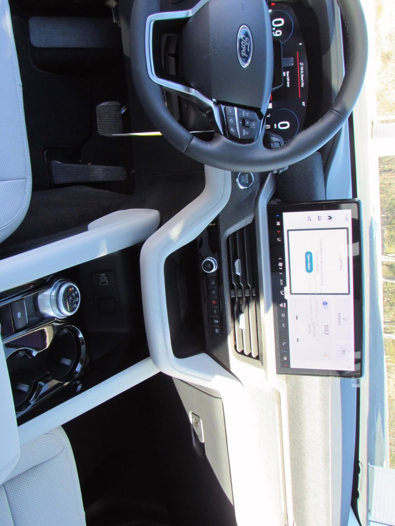 2026 Space White Metallic Ford Explorer Platinum 4X4 SUV