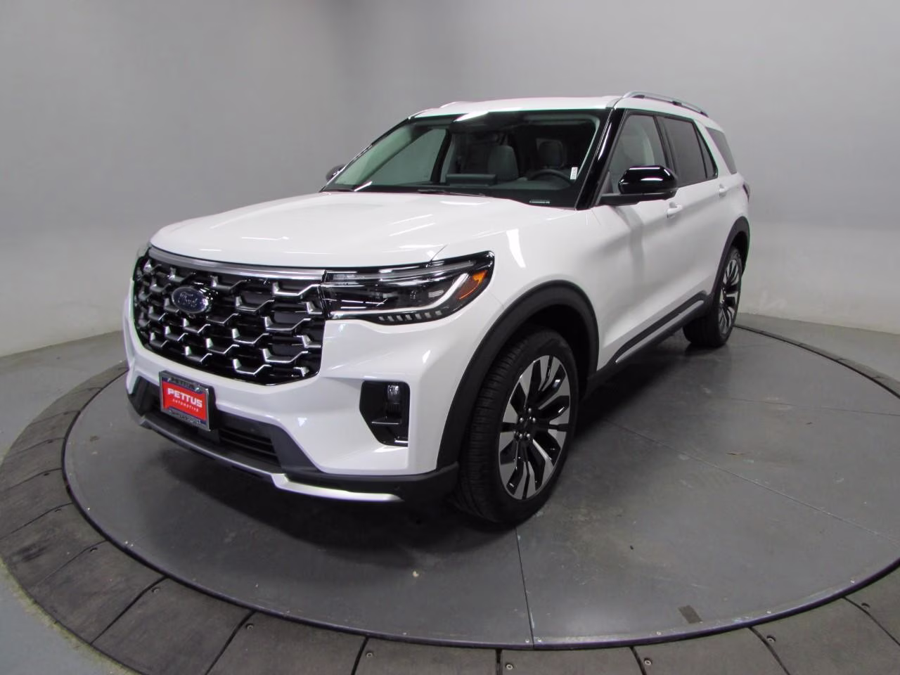 2026 Space White Metallic Ford Explorer Platinum 4X4 SUV