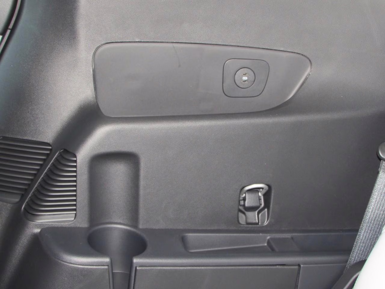 2026 Space White Metallic Ford Explorer Platinum 4X4 SUV