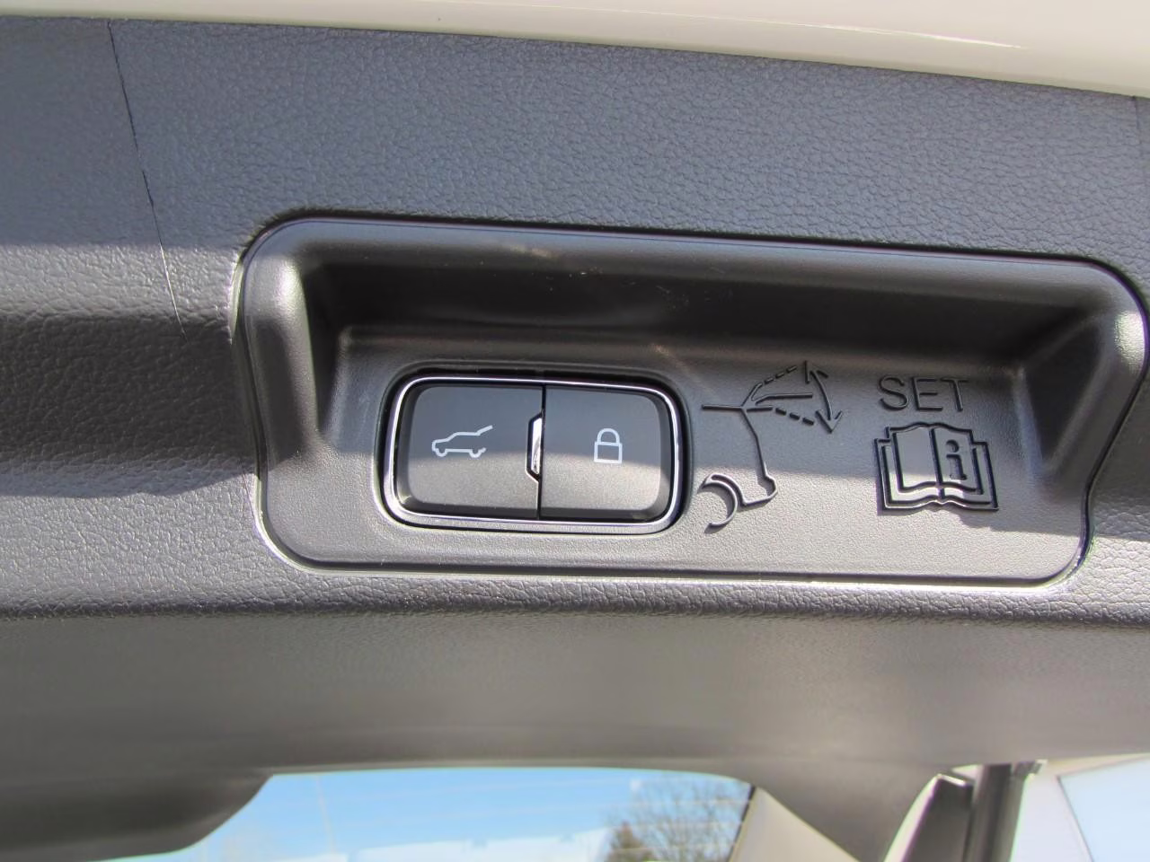 2026 Space White Metallic Ford Explorer Platinum 4X4 SUV