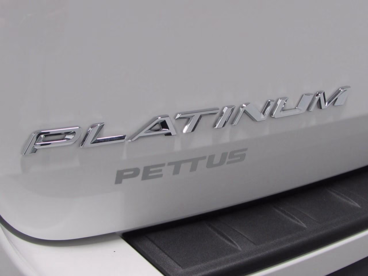 2026 Space White Metallic Ford Explorer Platinum 4X4 SUV
