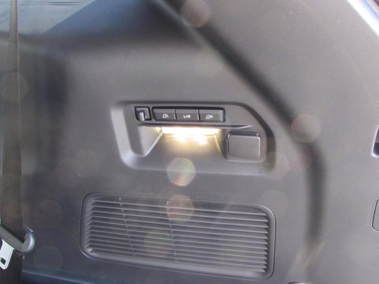 2026 Space White Metallic Ford Explorer Platinum 4X4 SUV