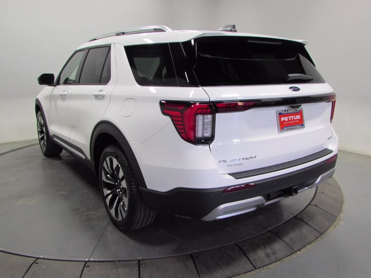 2026 Space White Metallic Ford Explorer Platinum 4X4 SUV