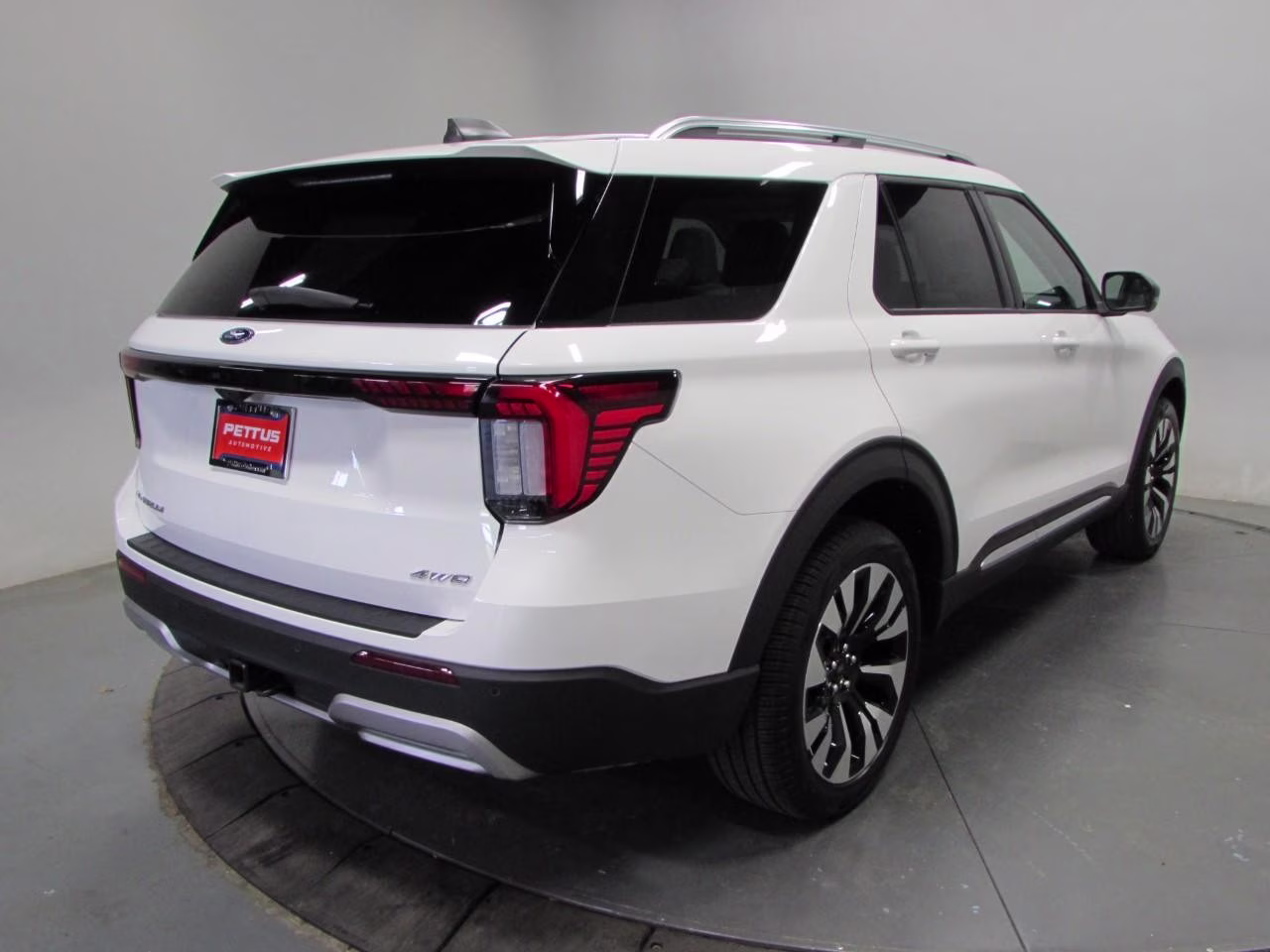 2026 Space White Metallic Ford Explorer Platinum 4X4 SUV