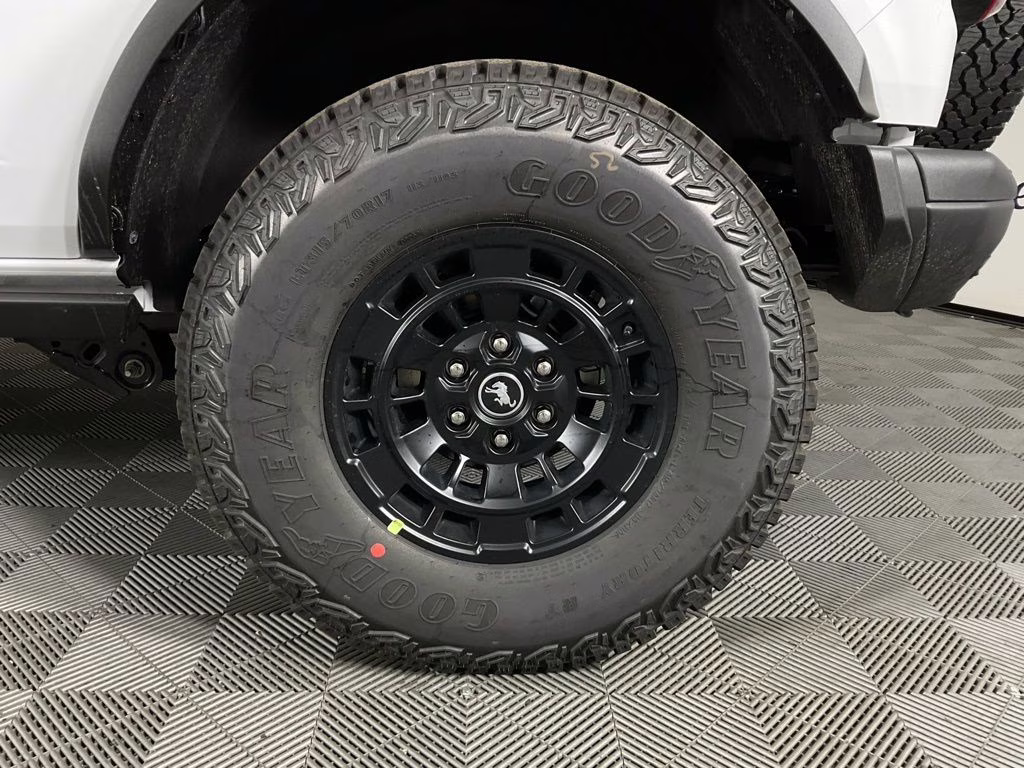 2026 Oxford White Ford Bronco Badlands 4X4 SUV