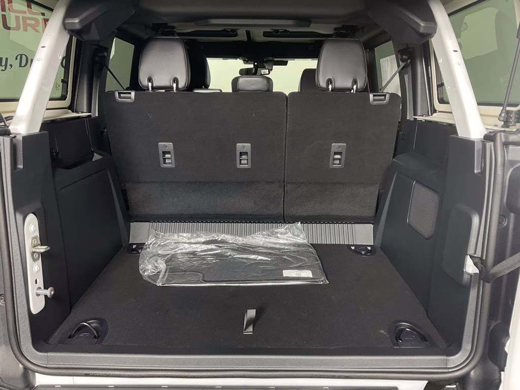 2026 Oxford White Ford Bronco Badlands 4X4 SUV