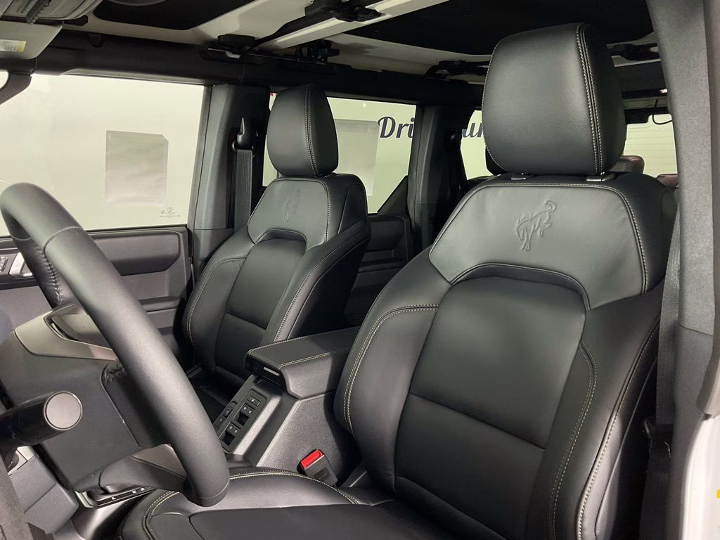 2026 Oxford White Ford Bronco Badlands 4X4 SUV