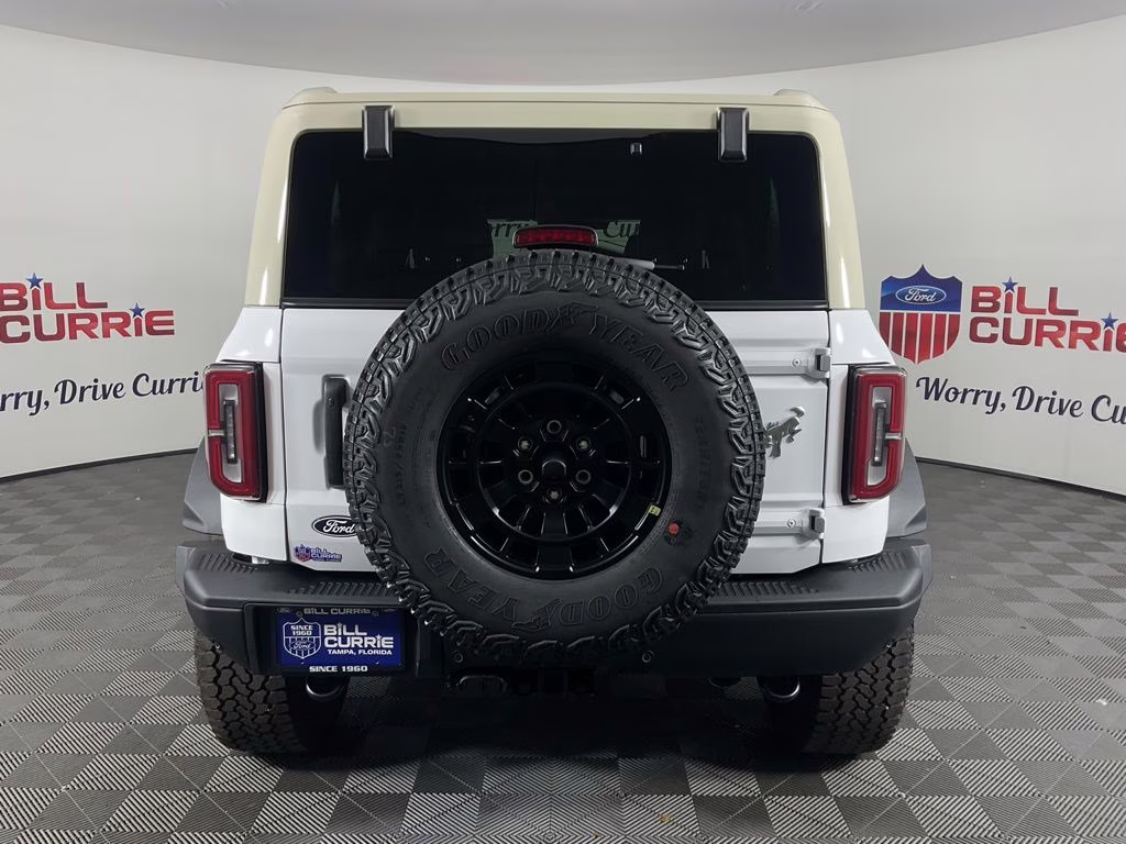 2026 Oxford White Ford Bronco Badlands 4X4 SUV