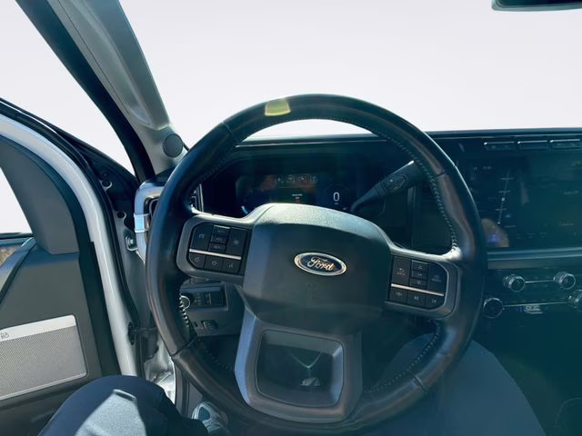 2023 White Metallic Ford Super Duty F-250 SRW Lariat 4X4 Truck