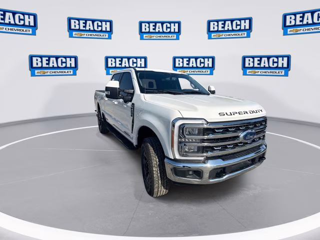 2023 White Metallic Ford Super Duty F-250 SRW Lariat 4X4 Truck