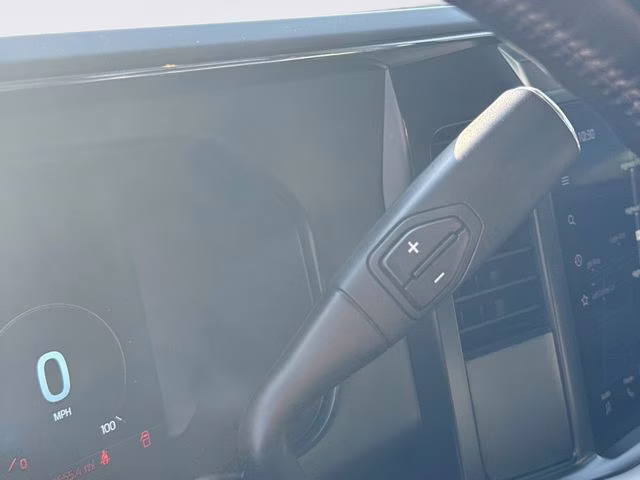 2023 White Metallic Ford Super Duty F-250 SRW Lariat 4X4 Truck