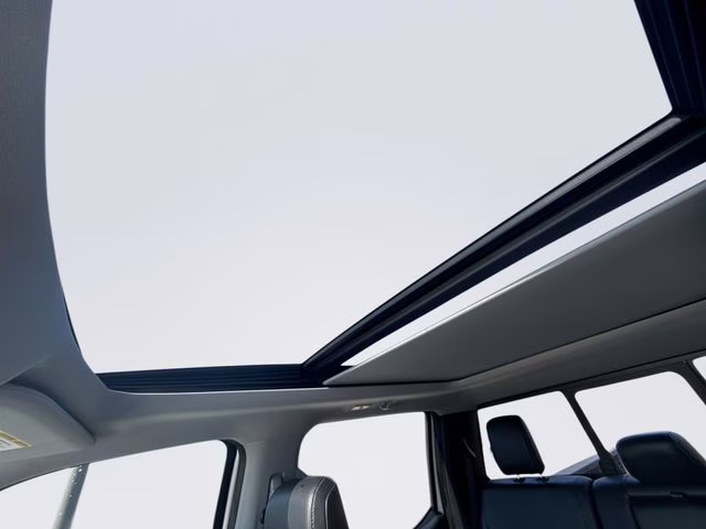 2023 White Metallic Ford Super Duty F-250 SRW Lariat 4X4 Truck