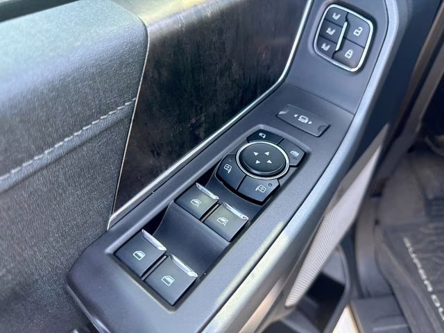 2023 White Metallic Ford Super Duty F-250 SRW Lariat 4X4 Truck