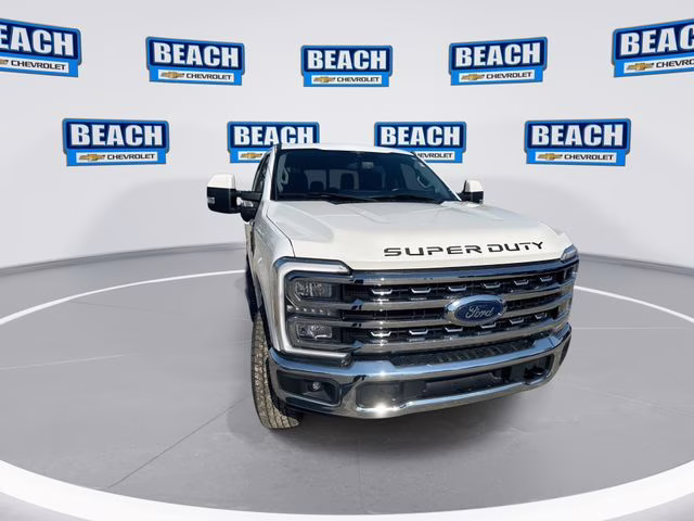 2023 White Metallic Ford Super Duty F-250 SRW Lariat 4X4 Truck