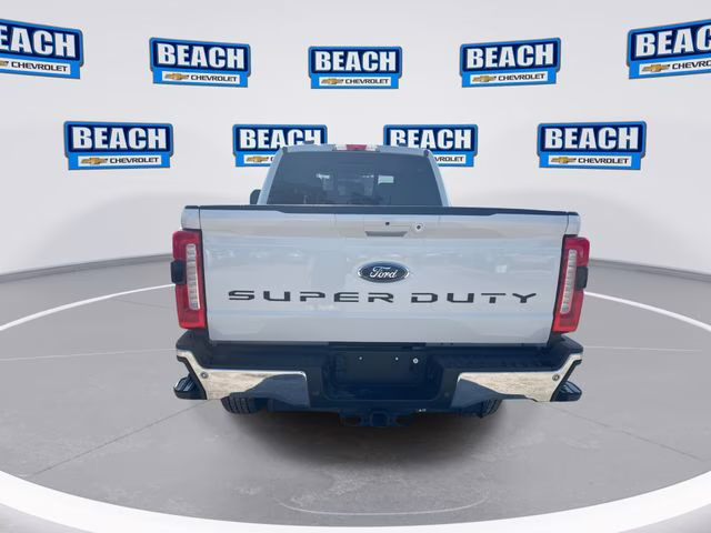 2023 White Metallic Ford Super Duty F-250 SRW Lariat 4X4 Truck