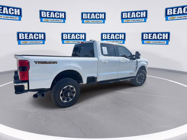 2023 White Metallic Ford Super Duty F-250 SRW Lariat 4X4 Truck