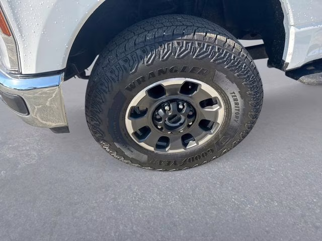 2023 White Metallic Ford Super Duty F-250 SRW Lariat 4X4 Truck