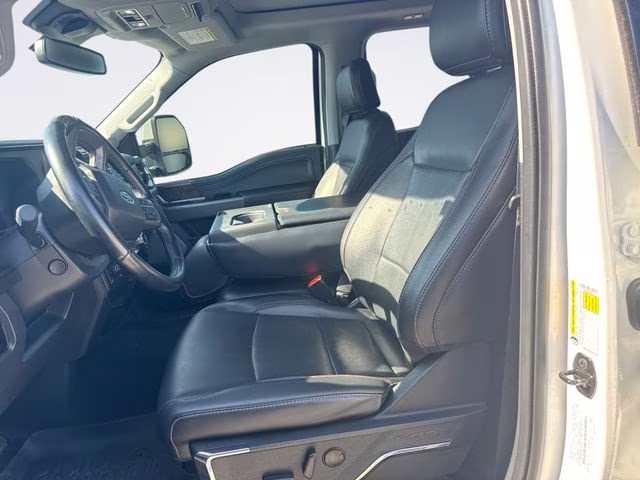 2023 White Metallic Ford Super Duty F-250 SRW Lariat 4X4 Truck