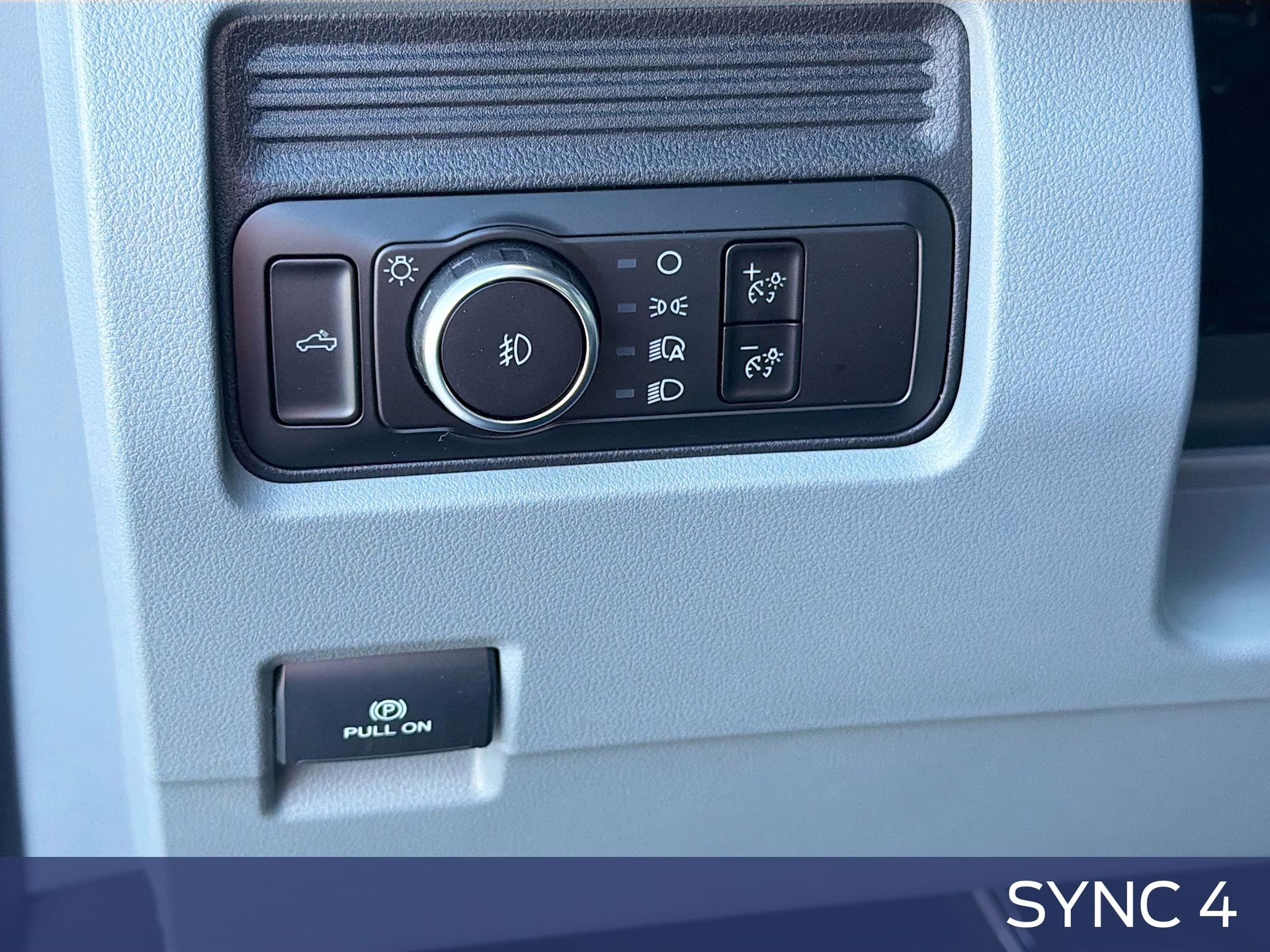 2026 Avalanche Ford Super Duty F-250 SRW XL 4X4 Truck