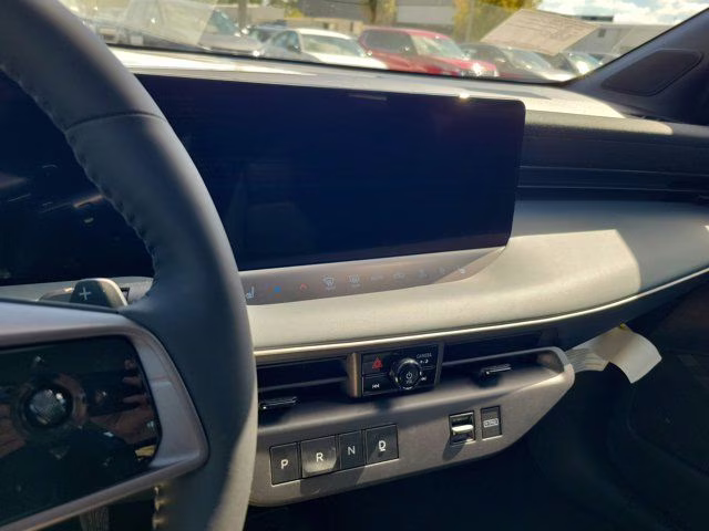 2026 Everest White Pearl/Black Nissan LEAF SV+ FWD SUV