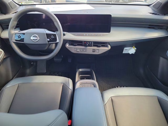 2026 Everest White Pearl/Black Nissan LEAF SV+ FWD SUV