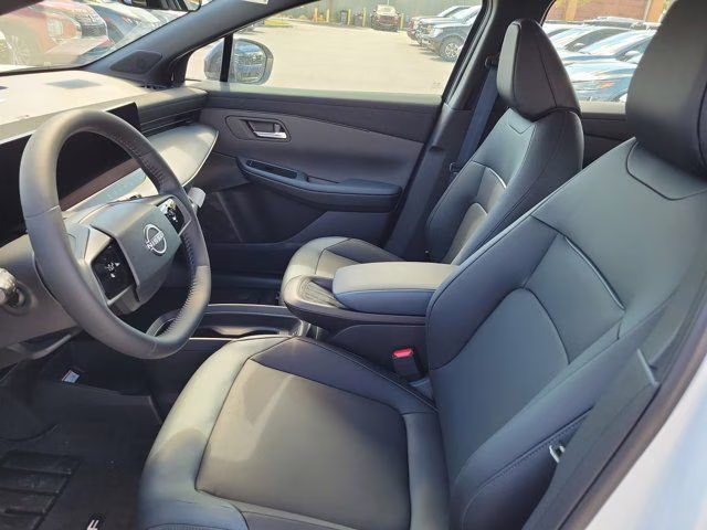 2026 Everest White Pearl/Black Nissan LEAF SV+ FWD SUV