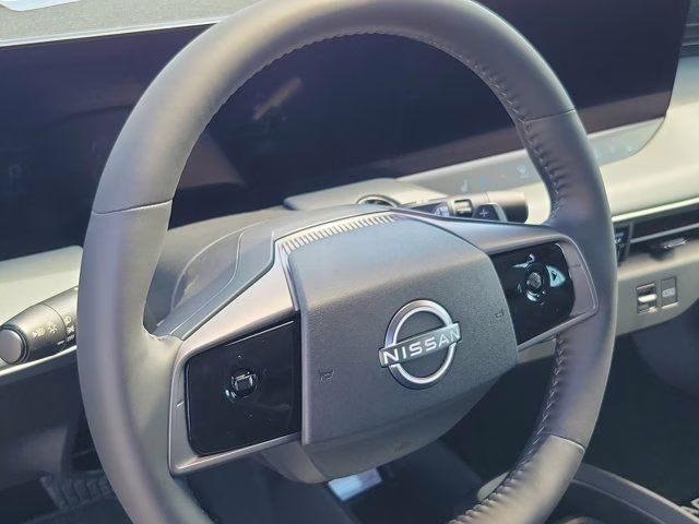 2026 Everest White Pearl/Black Nissan LEAF SV+ FWD SUV